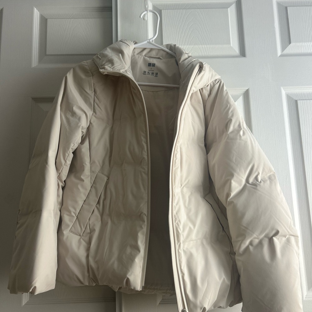 Uniqlo Women's Beige Puffer Jacket